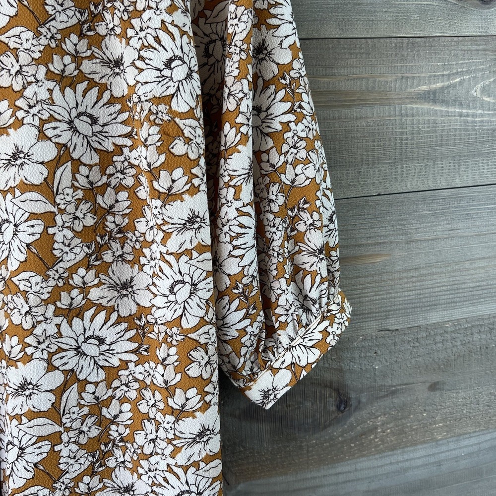 Monteau Womens Shirt Short Sleeve Button Up Vneck Blouse Floral Size Small - Picture 3 of 7